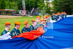 Личный состав Академии ГПС МЧС России провел патриотическую акцию ко Дню России 